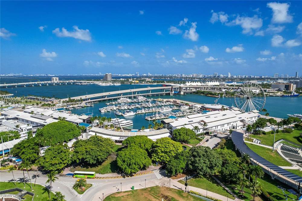 The Vizcayne Residence 433