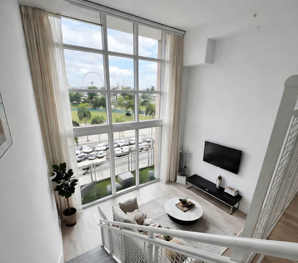 The Vizcayne Residence 433