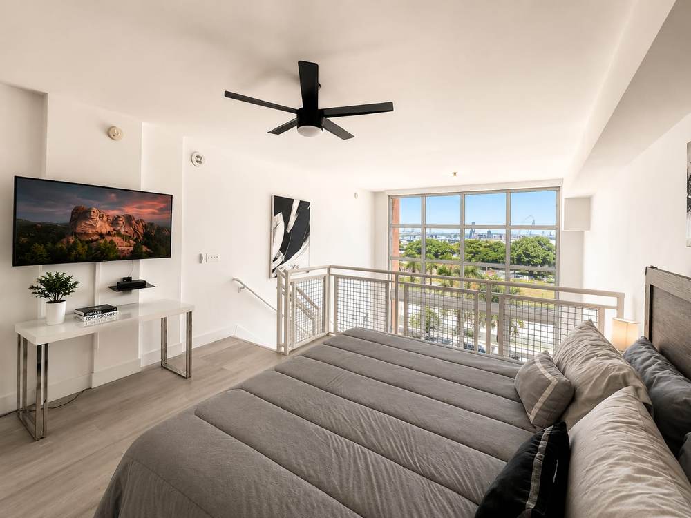 The Vizcayne Residence 433